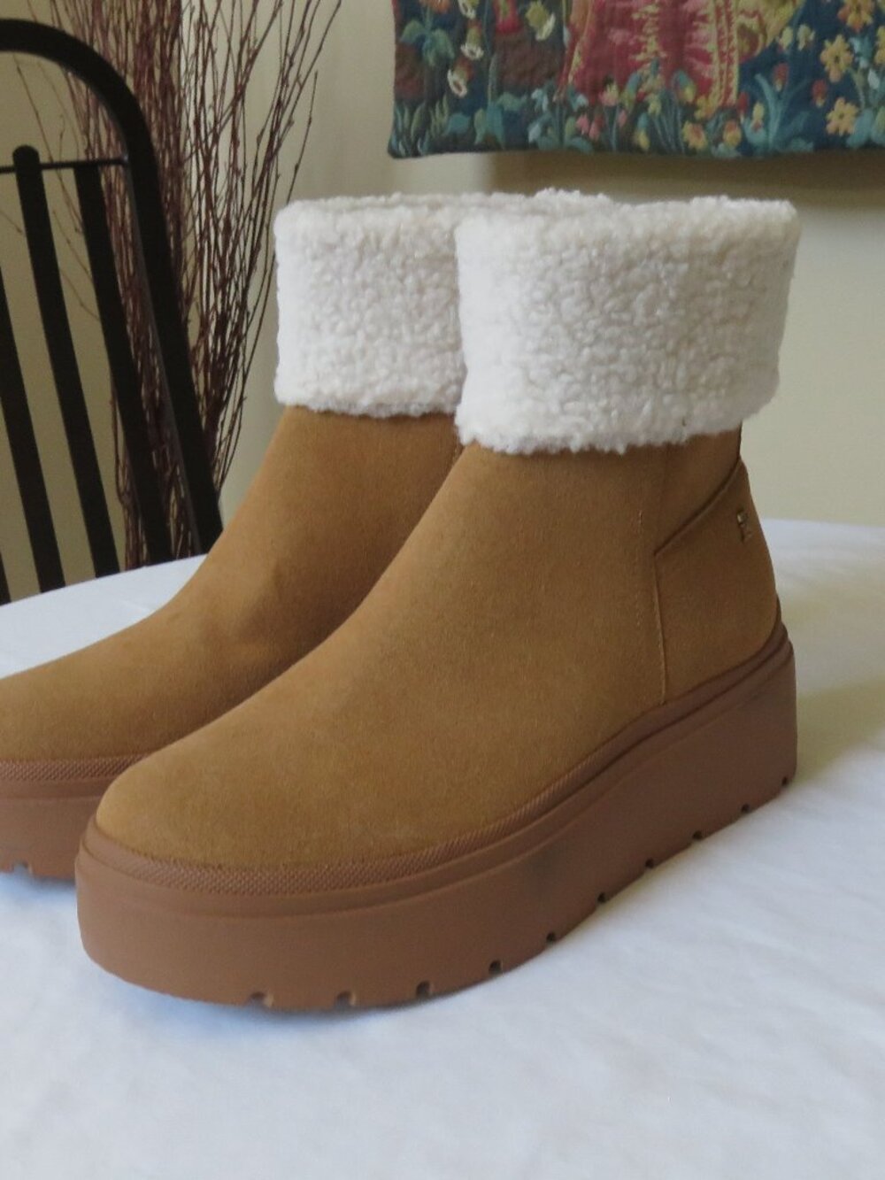 Tommy Hilfiger suede winter booties 8.5 NWT